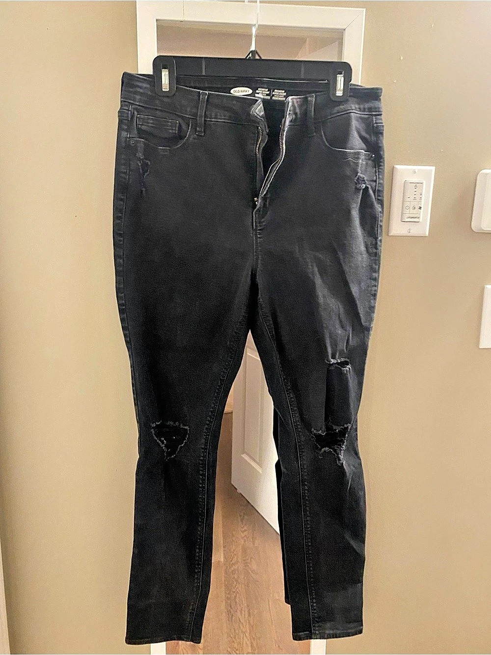 Old Navy Rockstar Super Skinny High Rise Secret-Slim Pockets Jeans Black Jeans